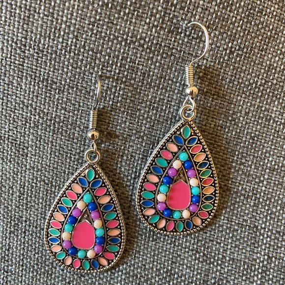 5/$10❤️❤️❤️NEW Rainbow Boho Colorful Tear Drop Necklace & Earrings Set - Picture 3 of 3